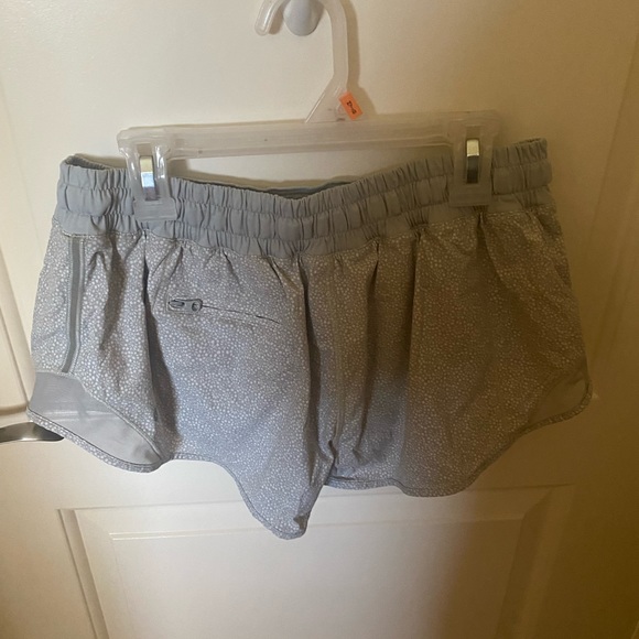 Lululemon Hotty Hot Short - Picture 3 of 6